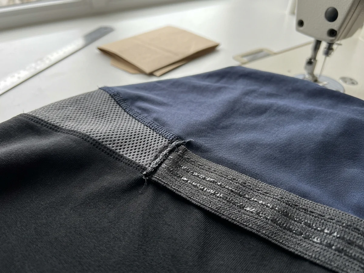 Layers of cloth joined along a line, the junction running across the frame