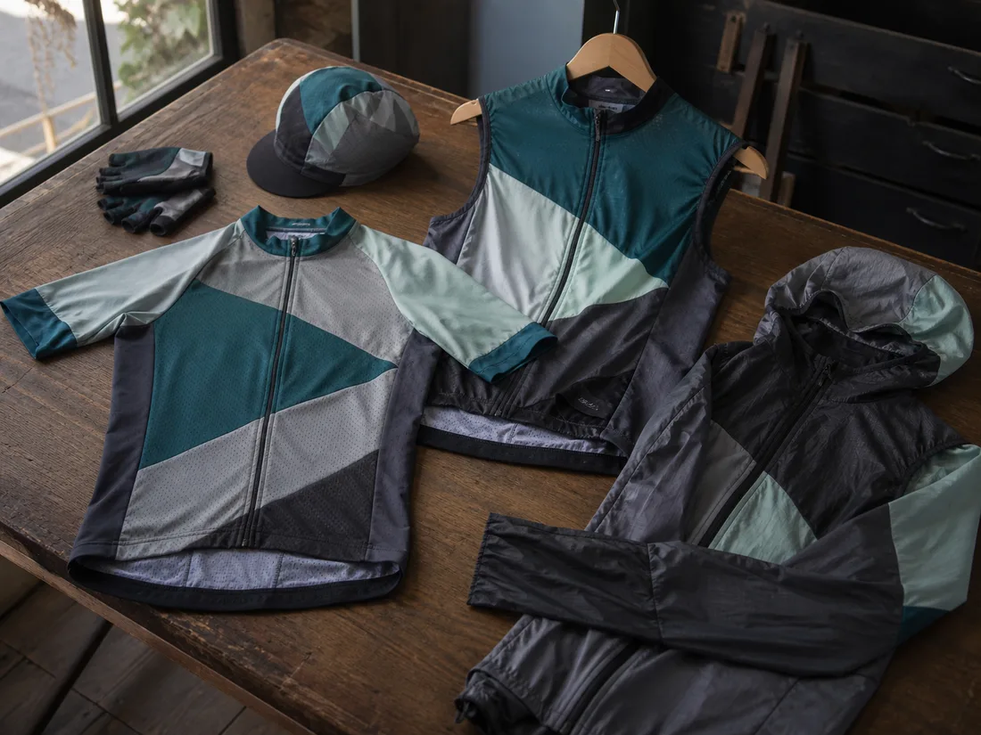 Full cycling kit set produced together as one program